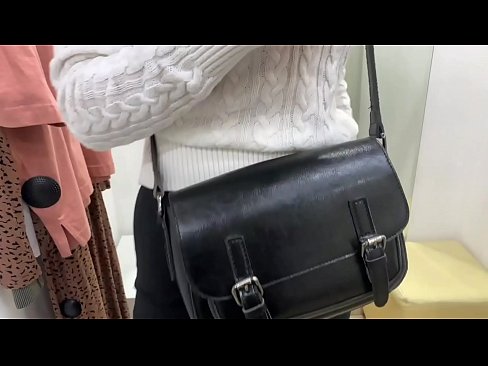 ❤️ Јавна мастурбација младе кучке ФералБерри са дилдом у соби за мерење ☑ Јебање на sr.valeshop.top ❌